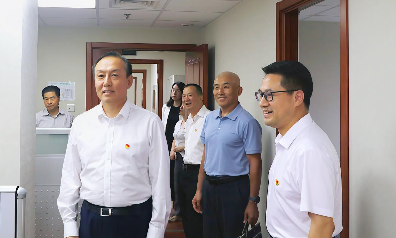 孔繁新到乾元浩公司调研
